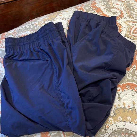 Athleta Navy Crop Athletic Pant🌟🌟 - Picture 3 of 6